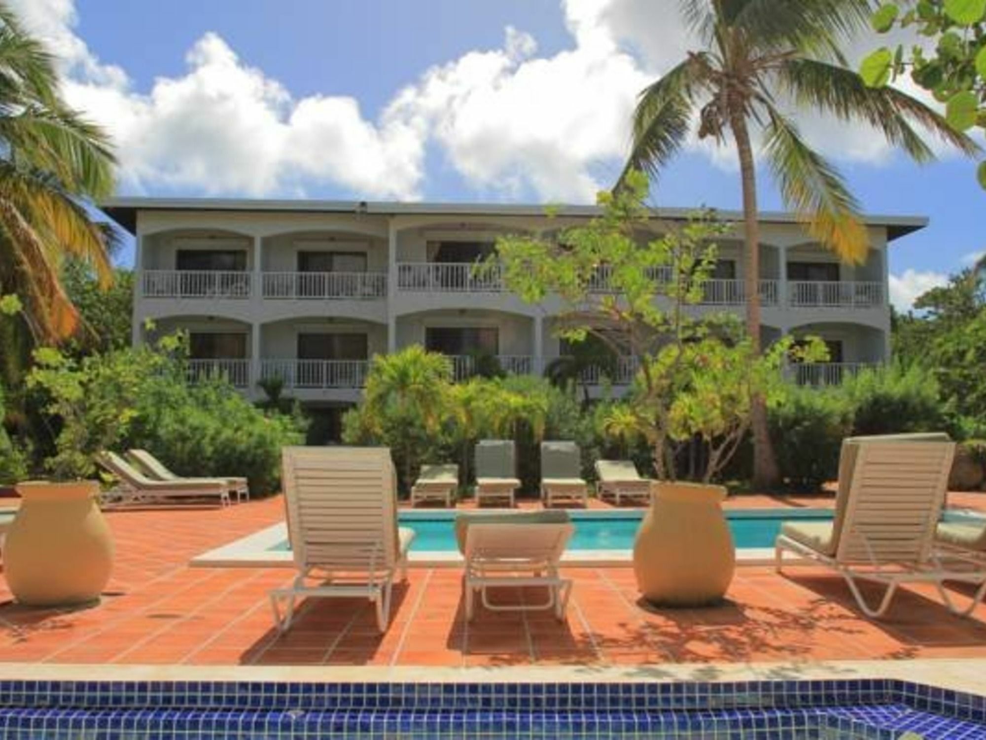 Апартаменты Allamanda Beach Club Shoal Bay Village Экстерьер фото